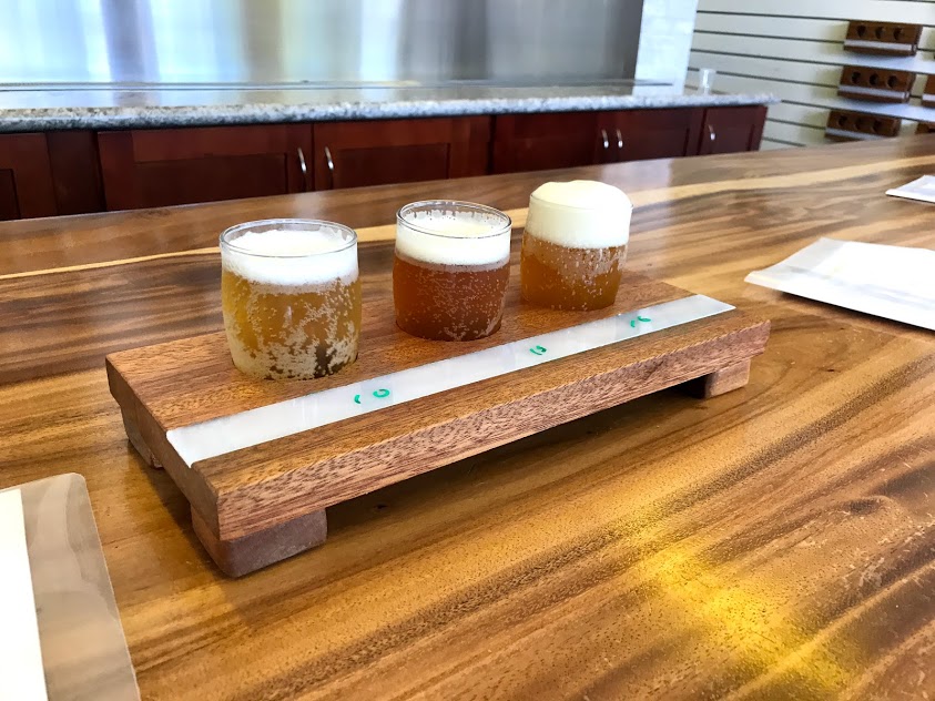 クラフトビールのテイスティング